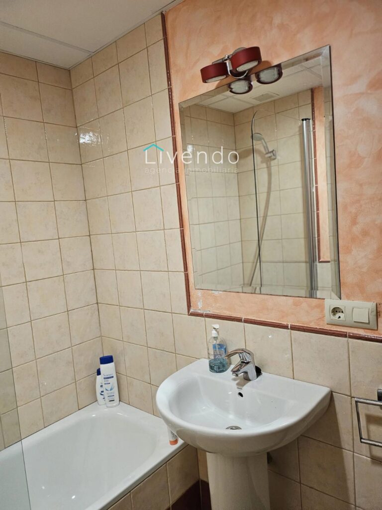 23443765-1.jpg