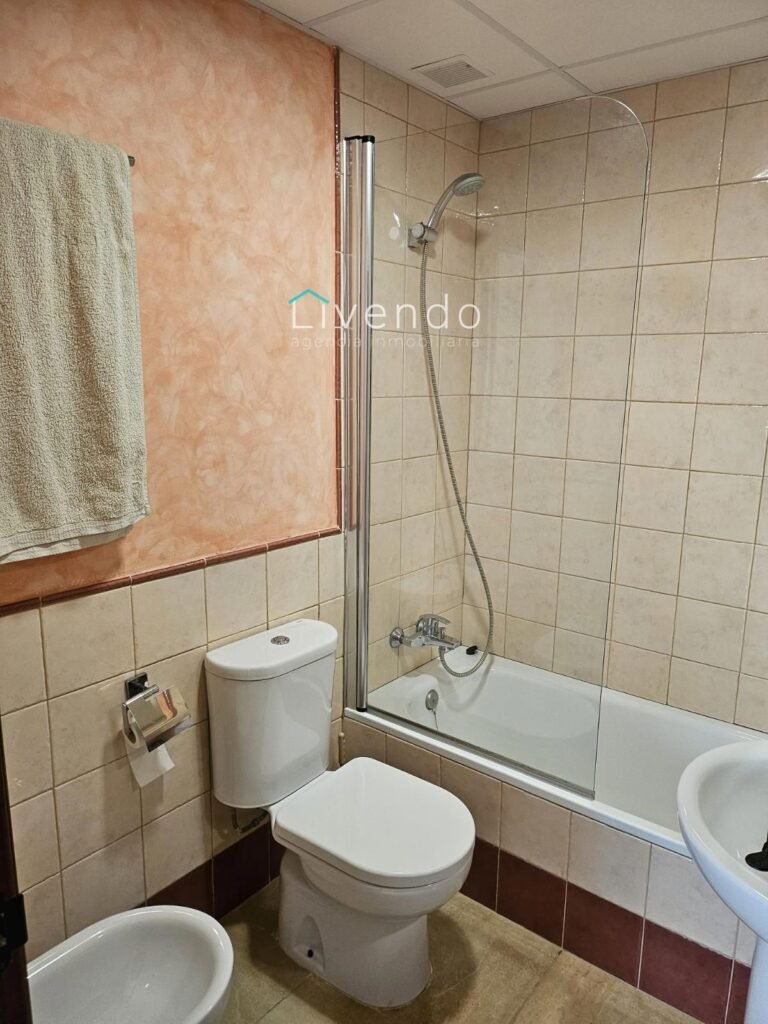 23443770.jpg