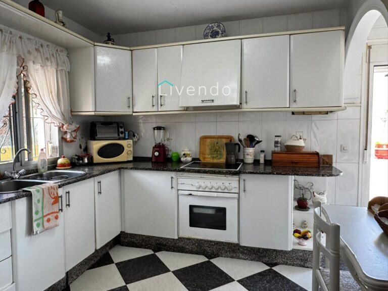 20871148-2.jpg